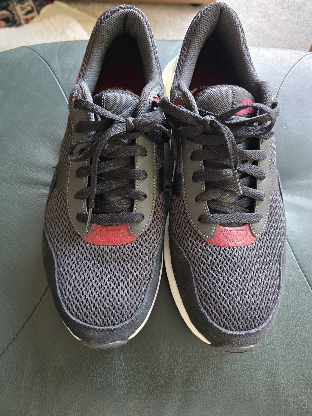 Nike Men's Black and Red Athletic Sneakers